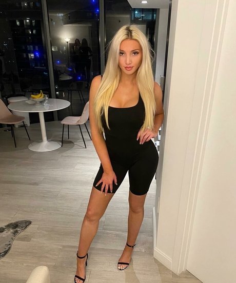 Sarah Baer naked leaked onlyfans