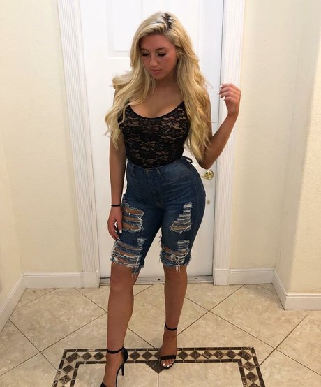 Sarah Baer onlyfans leaj