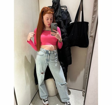 Molly Capper onlyfans hot