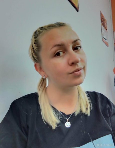 anna bellla naked on onlyfans