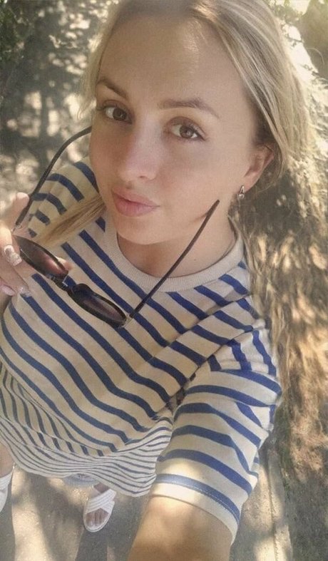 anna bellla onlyfans photo