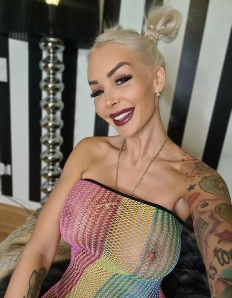 blondiebombxxx onlyfans sextape