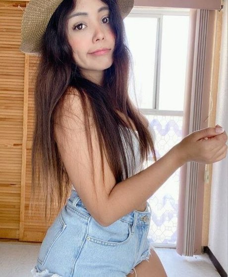 Dania Altamirano onlyfans leakes