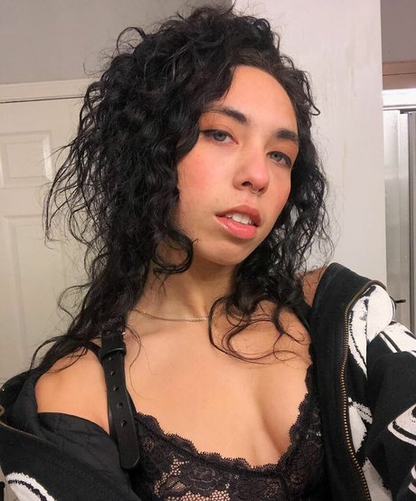 Indigo De Souza onlyfans nude tits