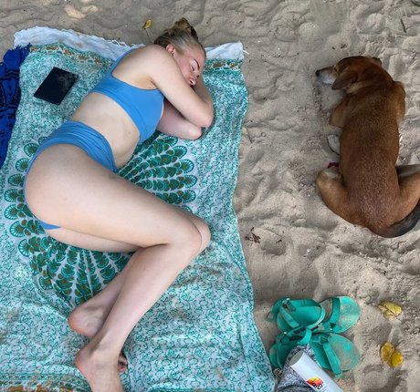 Maddie Moate naked onlyfans pics