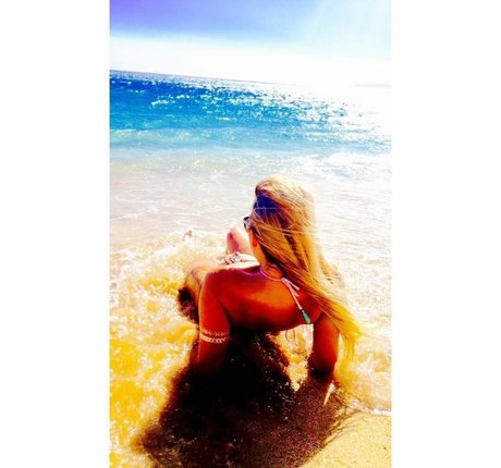 Amber BeIarski onlyfans leams