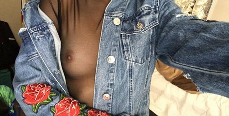 Italia Bradley nude onlyfans leaks