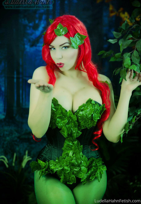 ludellahahn onlyfans model photos