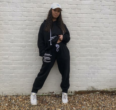 Anna Langley free onlyfans