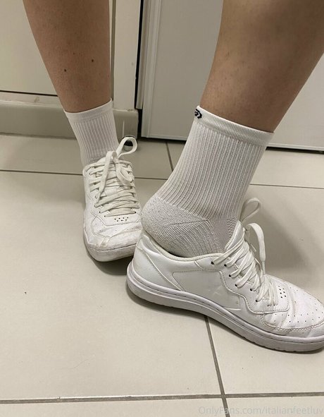italianfeetluv onlyfans hot