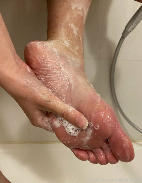 italianfeetluv Profile pic