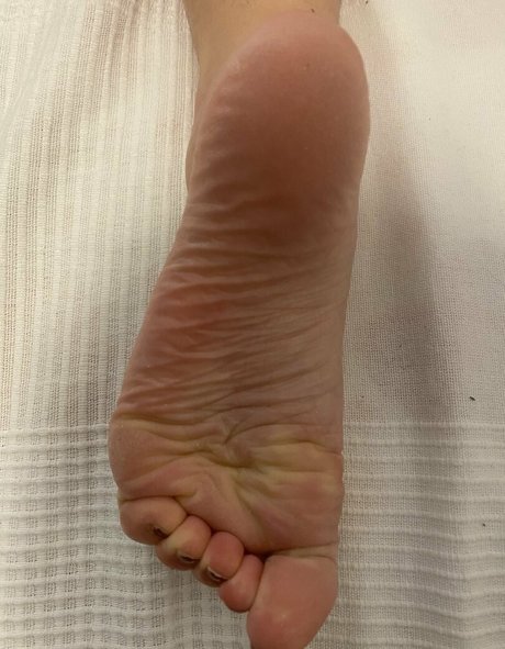 italianfeetluv onlyfans nude leak