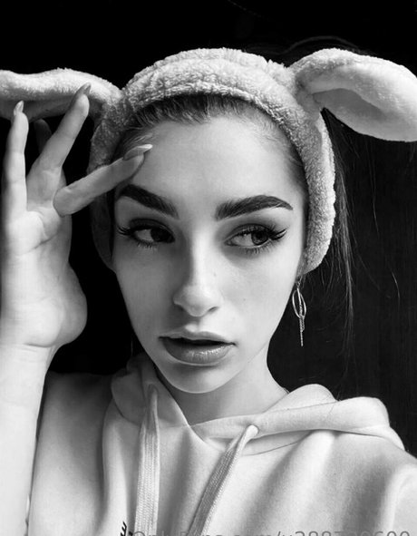 annie minor onlyfans nudes