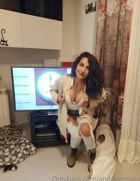 anitagorgues boobs onlyfans