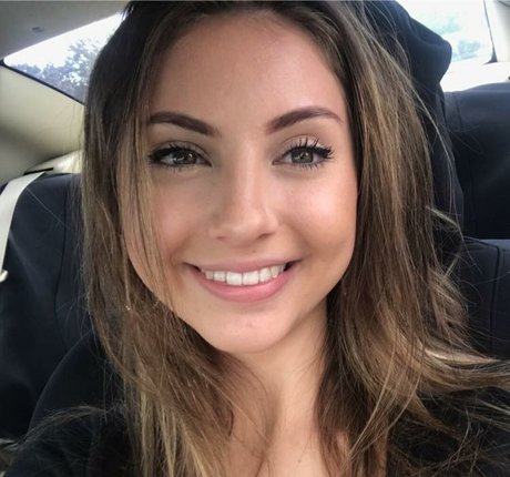 Kaelyn Myers onlyfans model photos