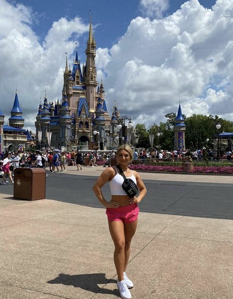 Lizzy Decologero xxx onlyfans