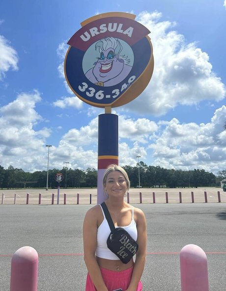 Lizzy Decologero nude onlyfans porn