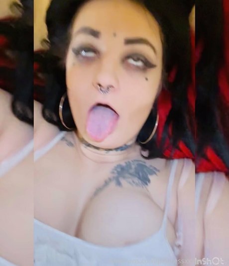 gothxxxbarbie onlyfans leajs