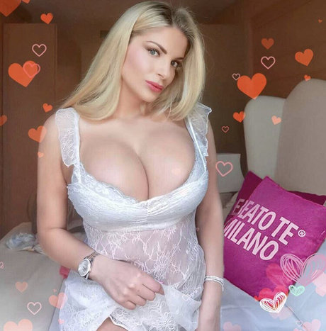 Francesca Cipriani onlyfans leak ass