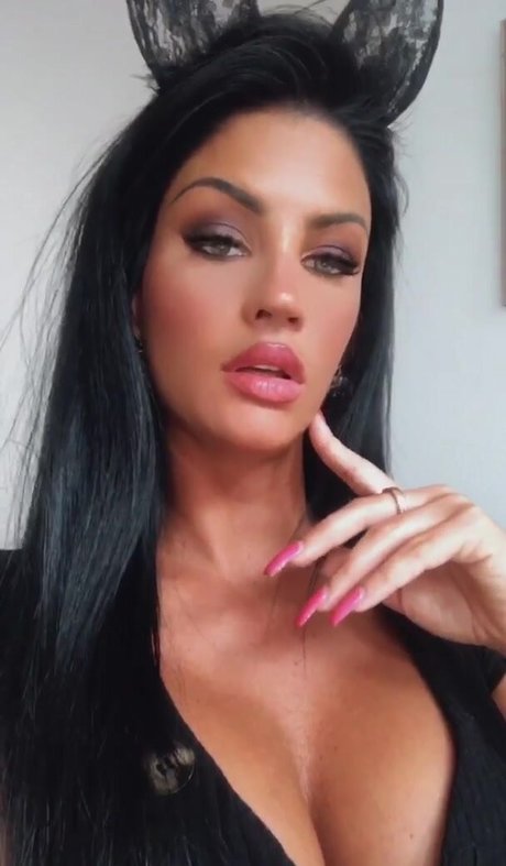 Miss West onlyfans striptease