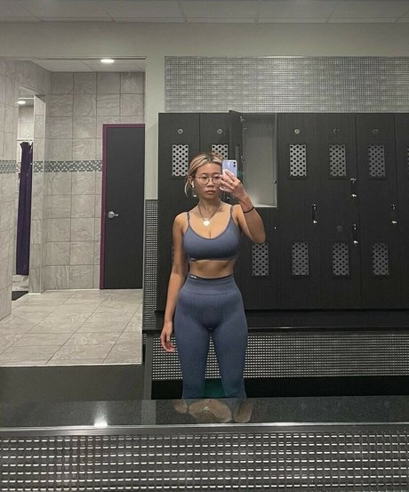 hollyliangg onlyfans photos