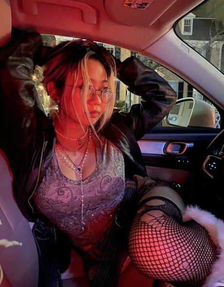 hollyliangg only fans naked