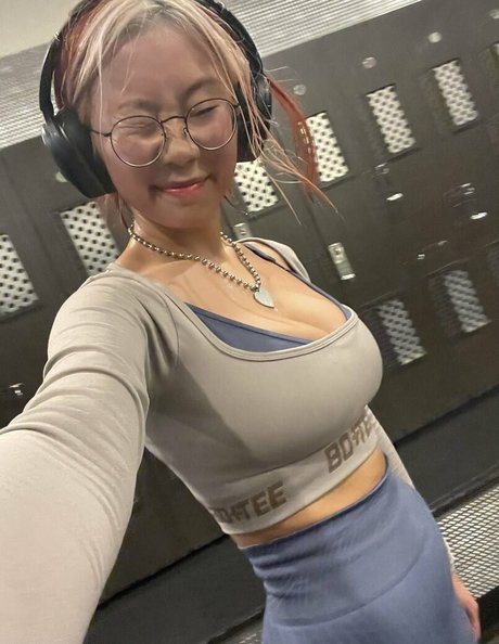 hollyliangg onlyfans content