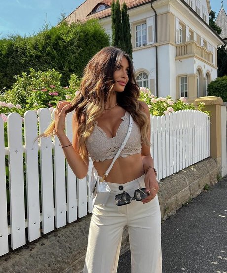 Sarah Sunita onlyfans pics