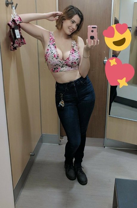 RipMika onlyfans strip tease