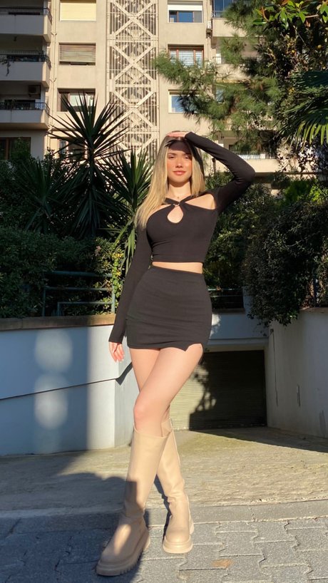 Melike Saygin naked onlyfans leak