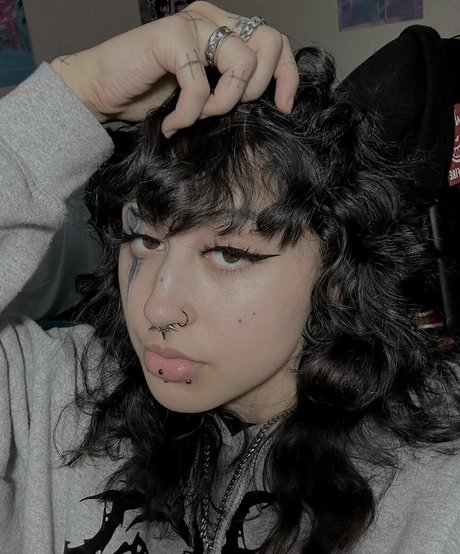 Suedmza onlyfans model