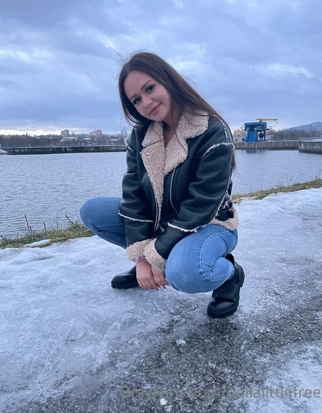 bellalittlefree22 naked onlyfans leak