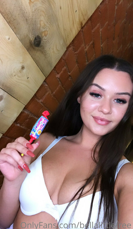bellalittlefree22 sex onlyfans