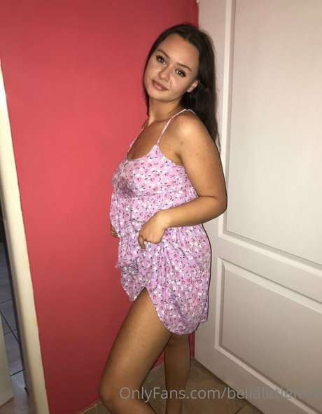 bellalittlefree22 naked onlyfans pics