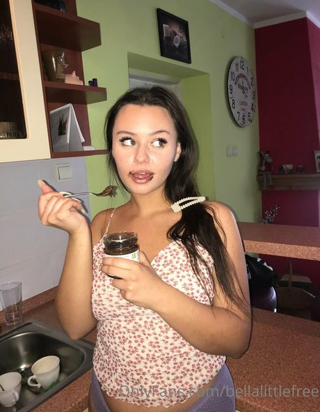 bellalittlefree22 onlyfans leaked dirtyship