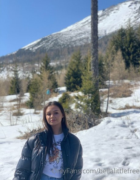 bellalittlefree22 nude onlyfans