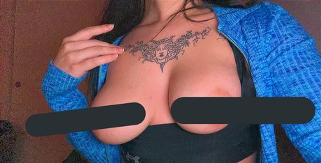 Mikah Tia onlyfans nude