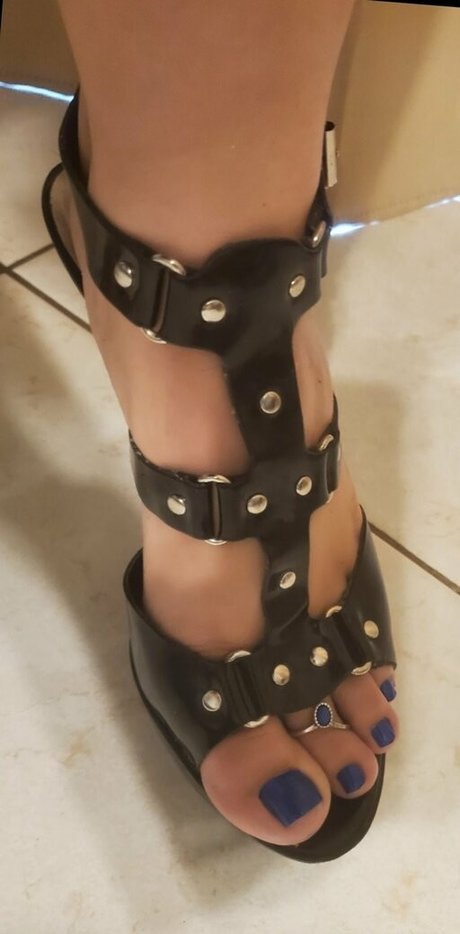 lizziesexifeet only fans nudes