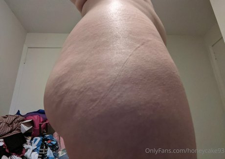honeycake93 naked onlyfans pics