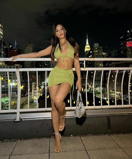 Flor De La Rosa onlyfans leak porn