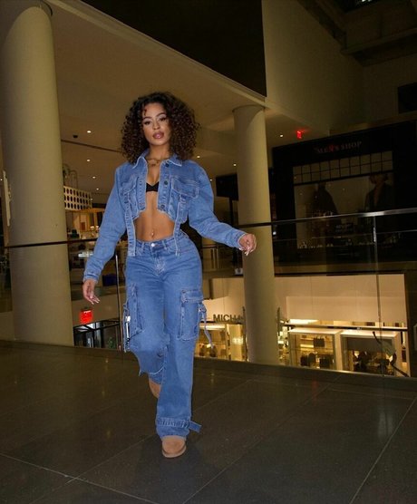 Flor De La Rosa onlyfans leaked nudes