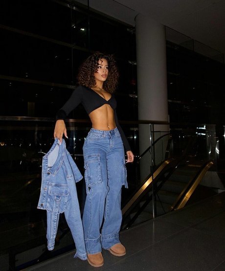 Flor De La Rosa onlyfans strip tease