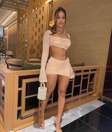 Flor De La Rosa onlyfans leaked.