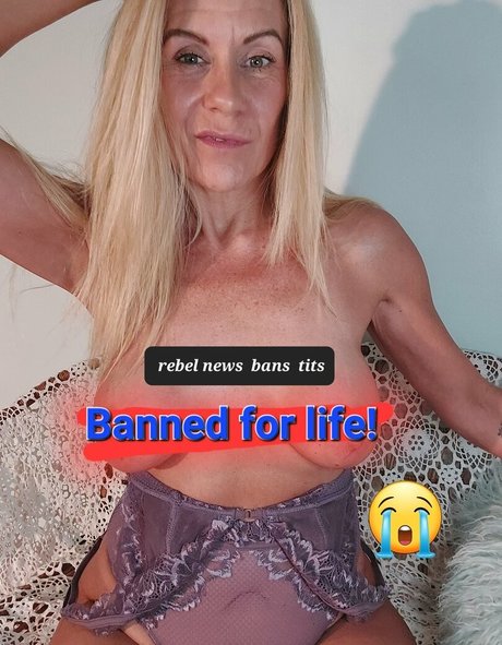 Kitty Funk onlyfans strip tease