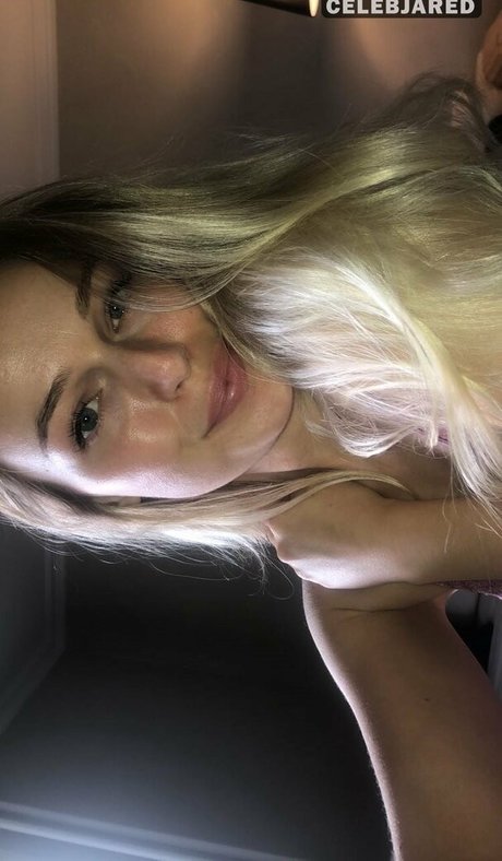 Frederikke Bach onlyfans nide