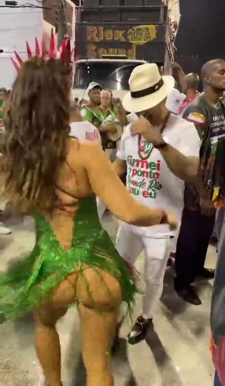 Paola Oliveira Profile pic