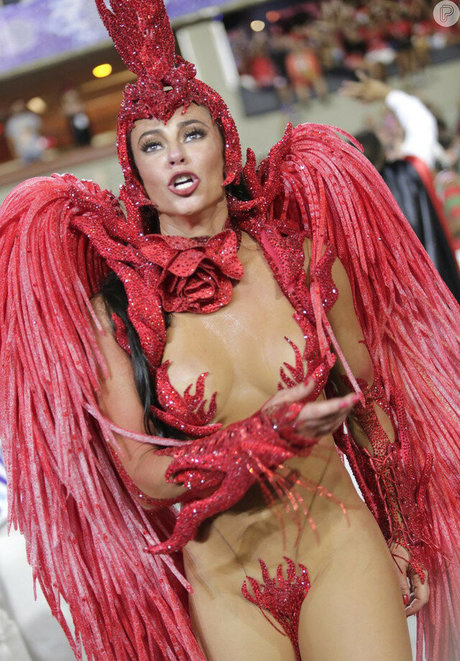 Paola Oliveira onlyfans