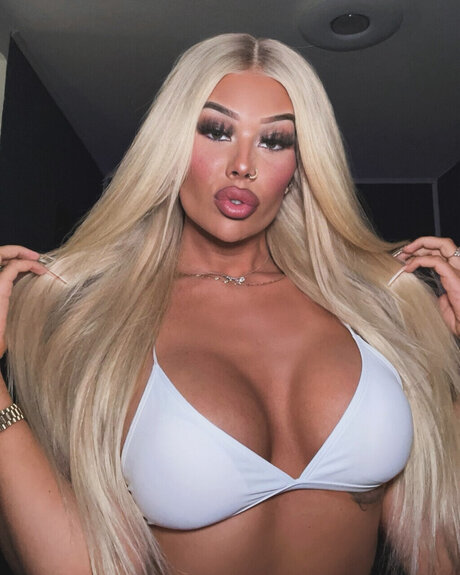 SHIRIN CHRISTIANS on onlyfans