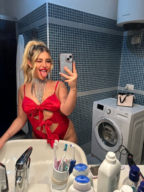 Rebecca Azzolina desnuda onlyfans