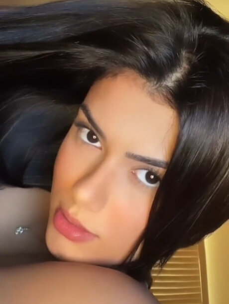 Victt ria Medeiros naked onlyfans pics